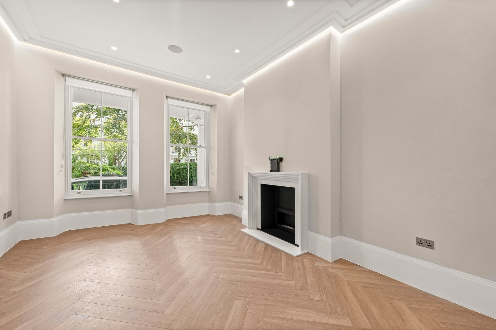 Flat Ovington Square in Greater London