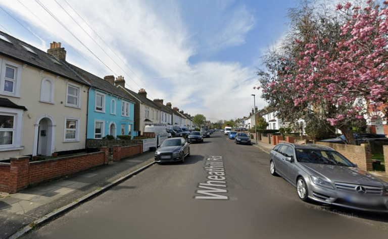 Flat Wheathill Road in Greater London