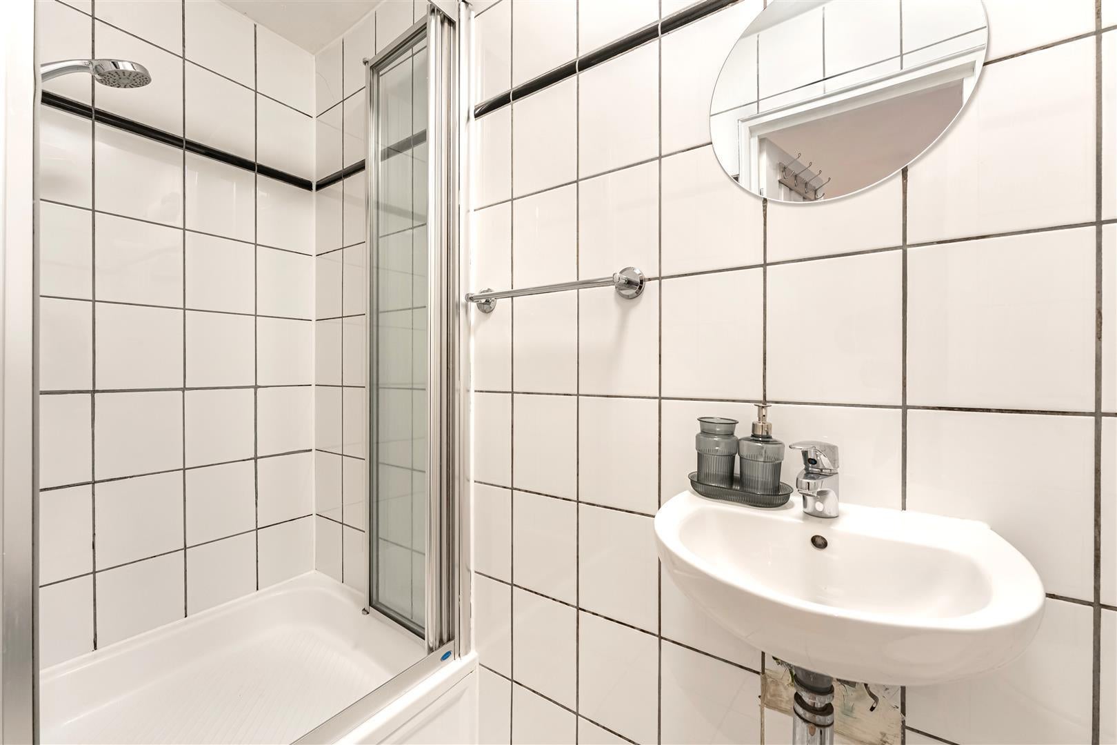 Flat Southwell Gardens in Greater London