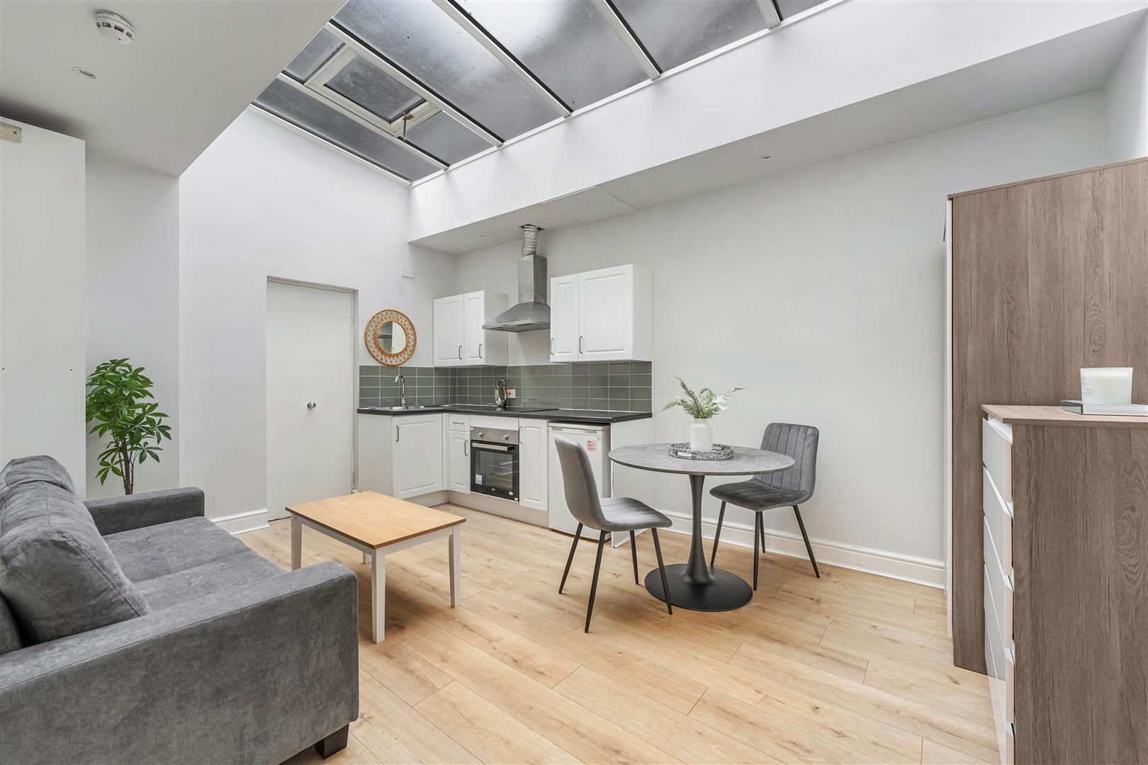 Flat Southwell Gardens in Greater London