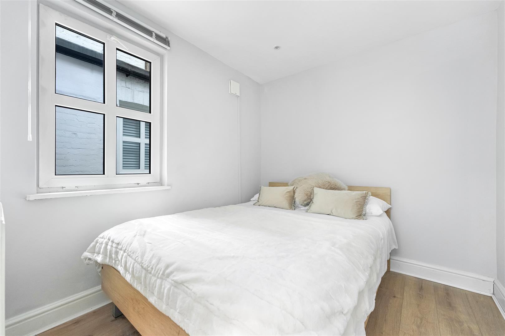 Flat Southwell Gardens in Greater London
