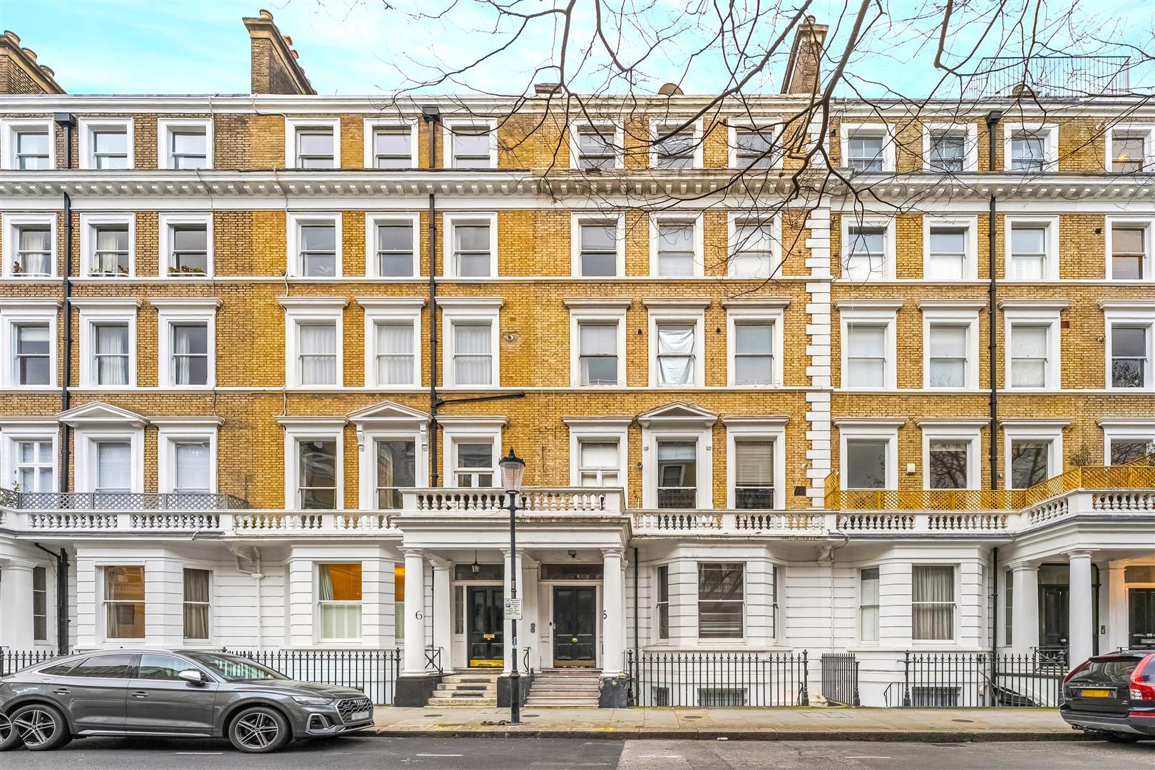Flat Southwell Gardens in Greater London