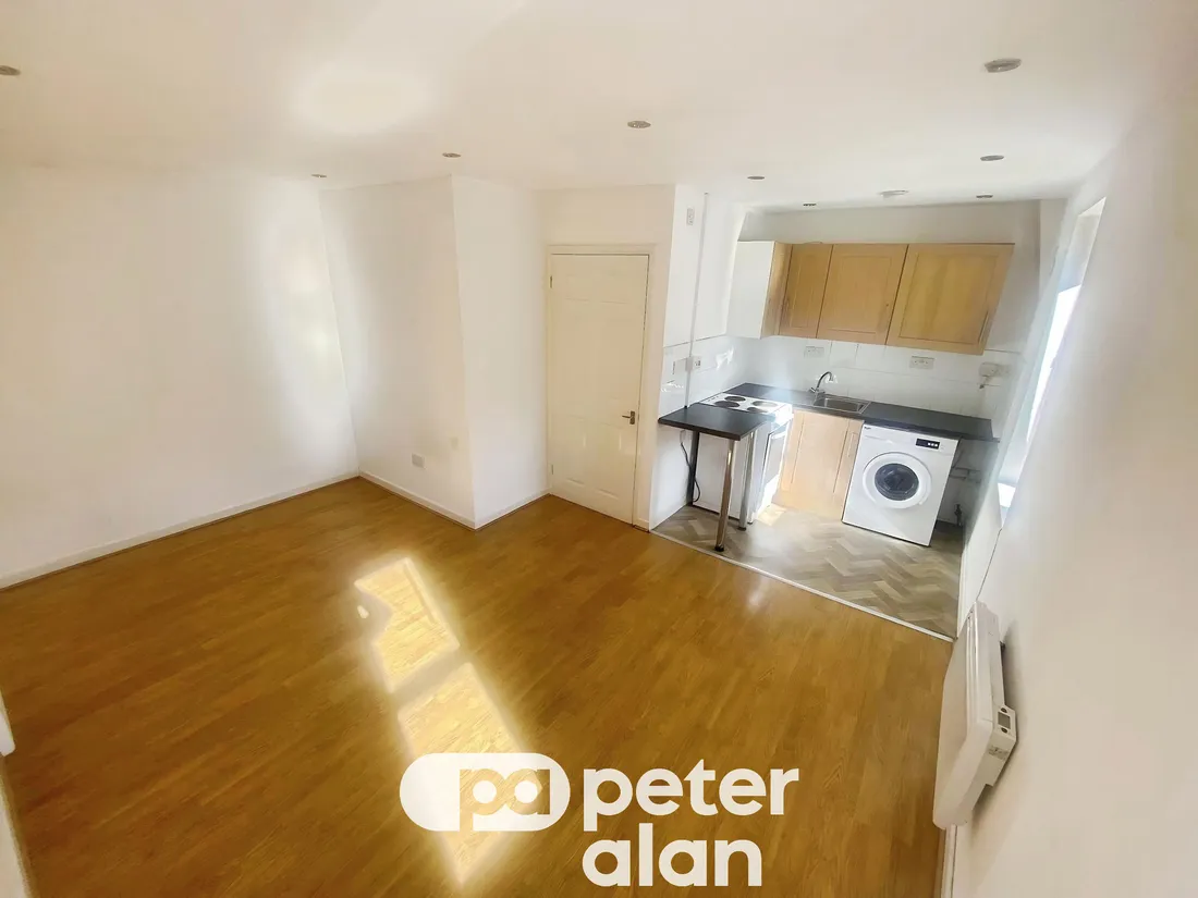 Flat Dyffryn Street in Mountain Ash