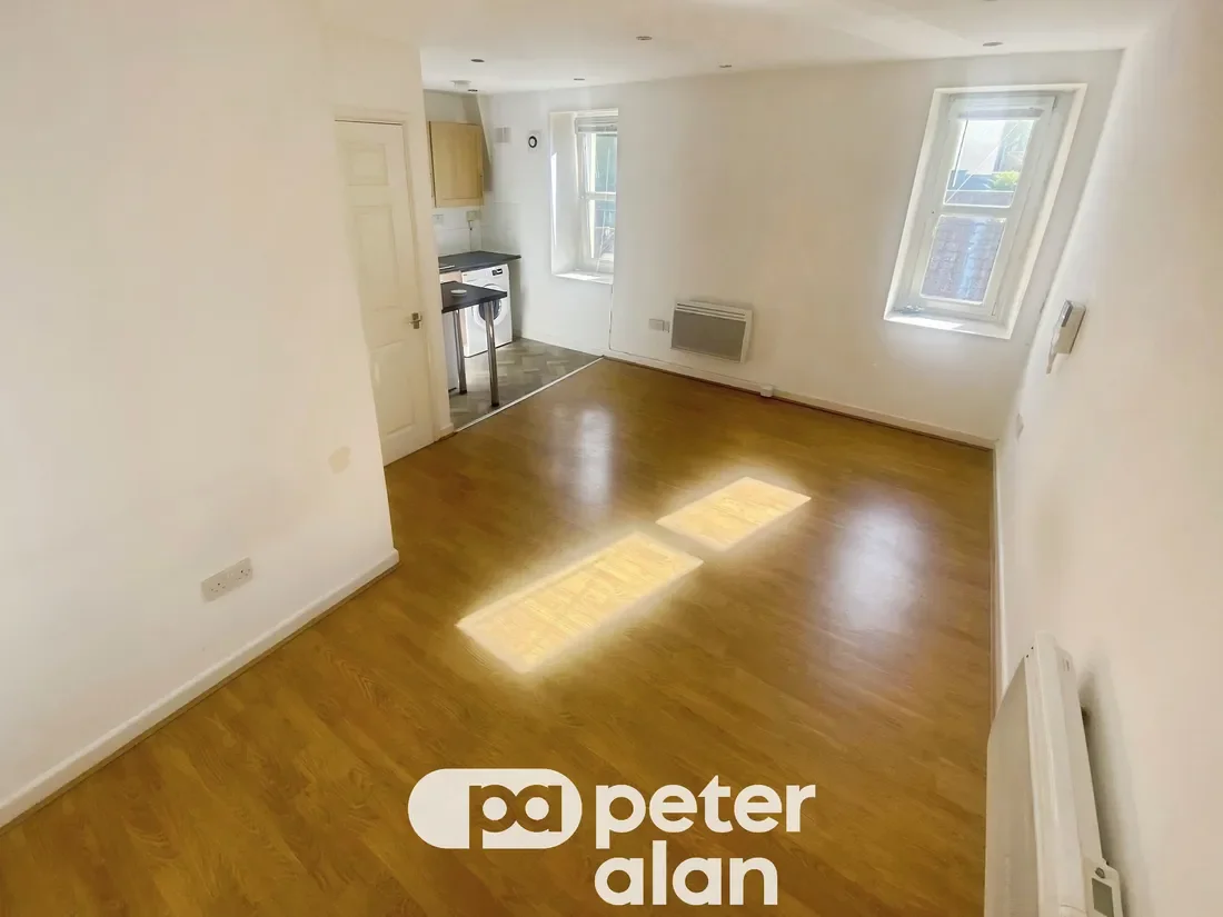 Flat Dyffryn Street in Mountain Ash