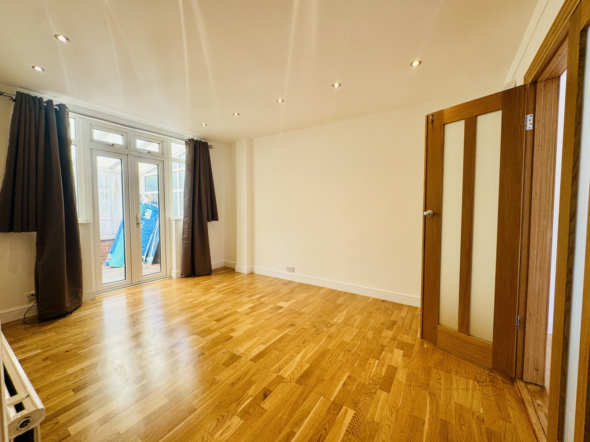 Flat Spencer Close in Greater London