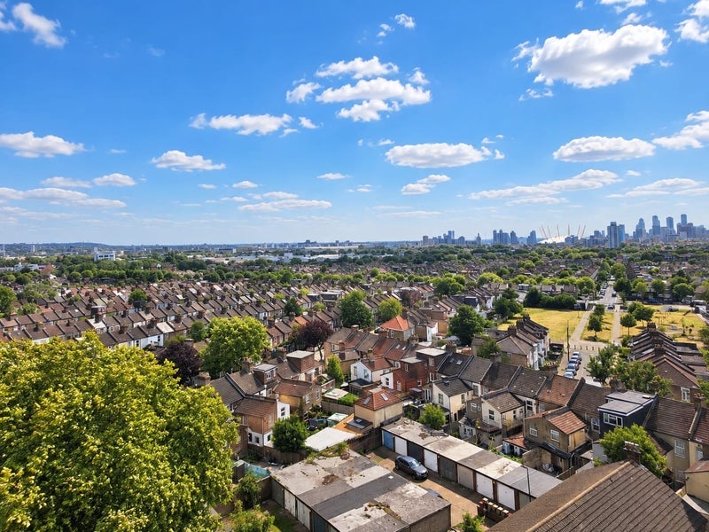 Flat Boundary Road in Greater London
