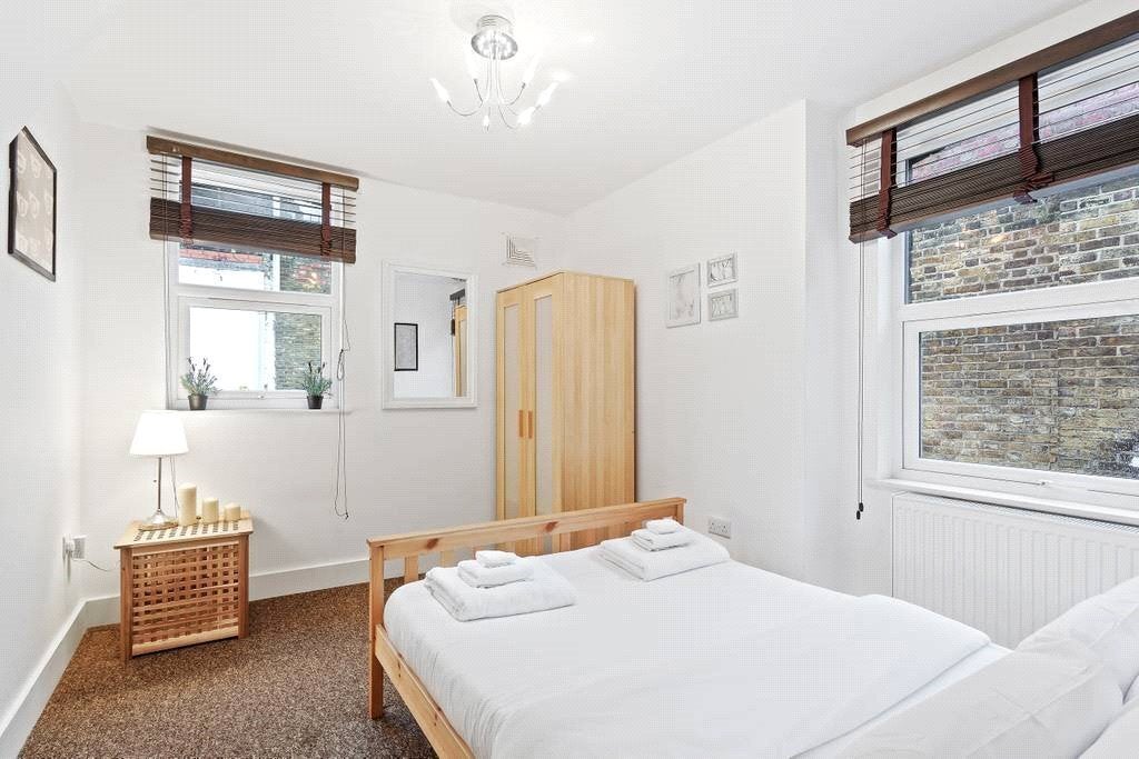 Flat Thorparch Road in Greater London