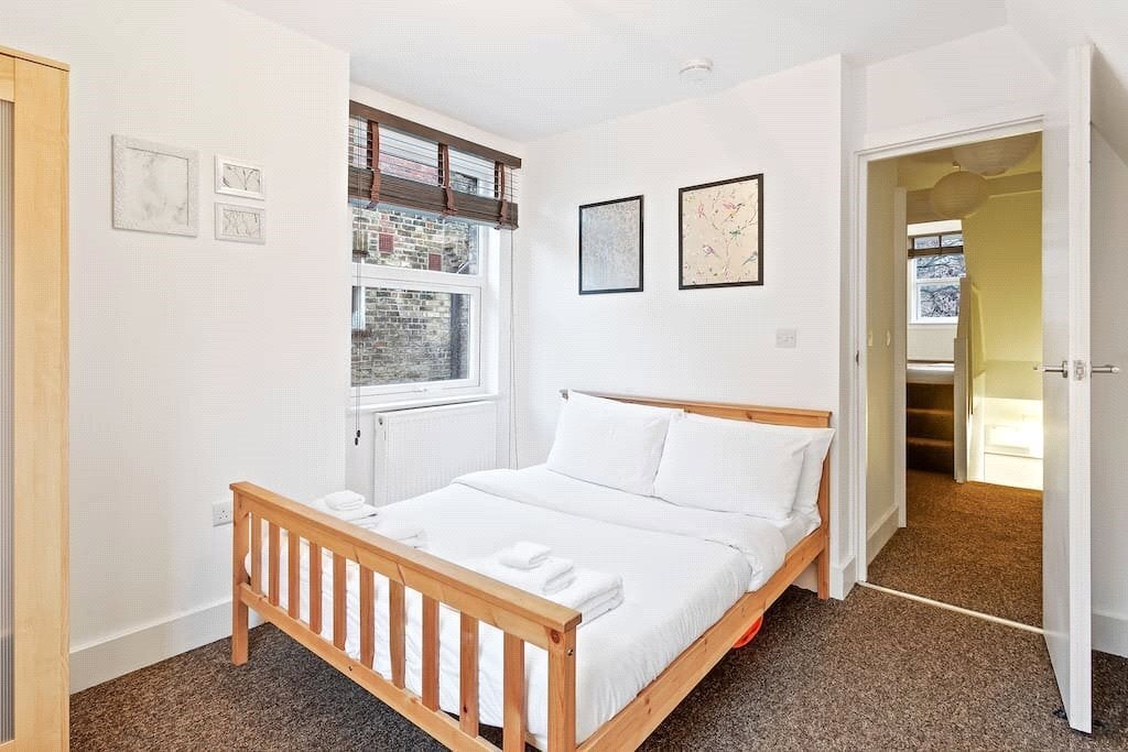 Flat Thorparch Road in Greater London