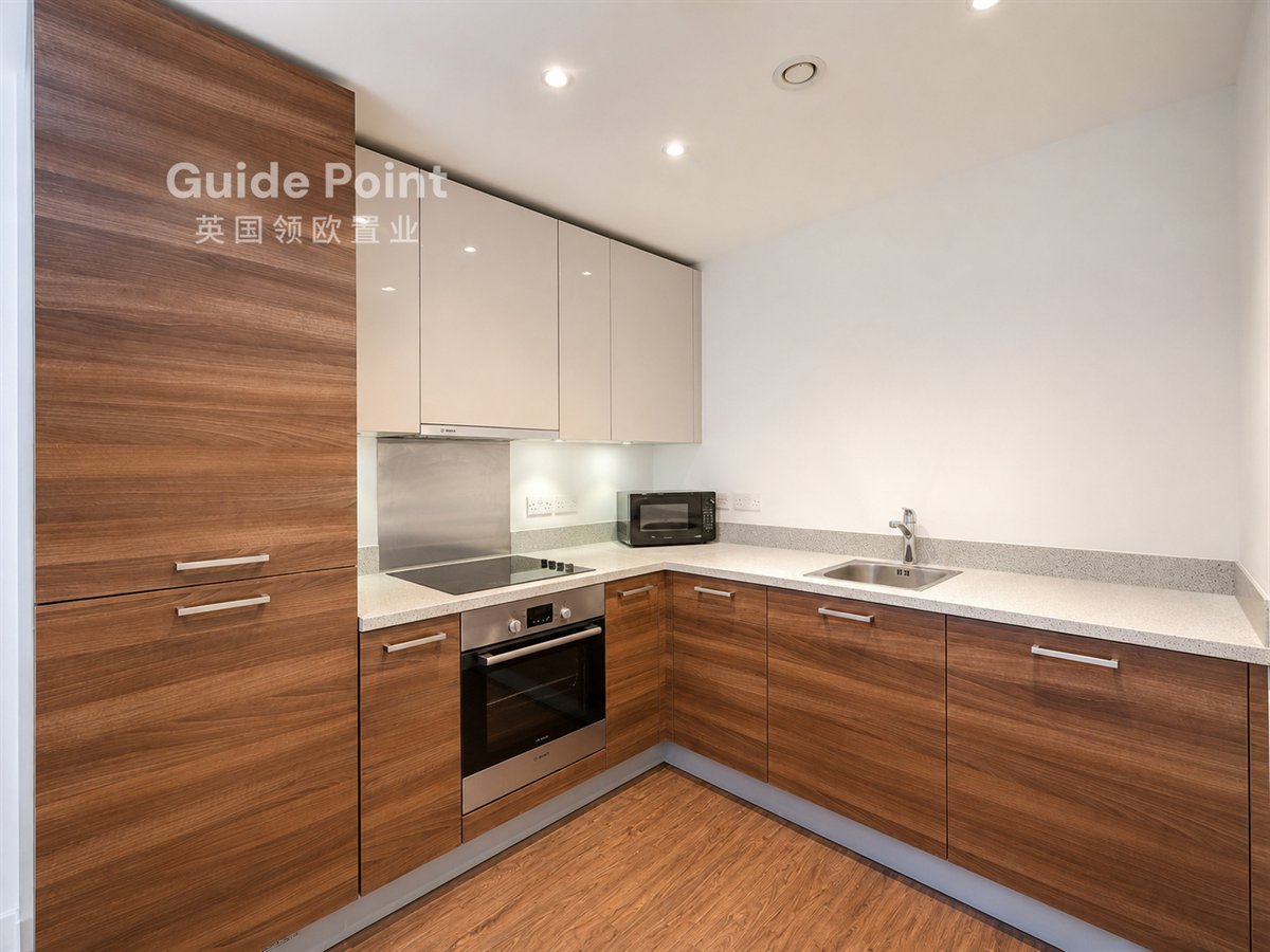 Flat Bromyard Avenue in Greater London