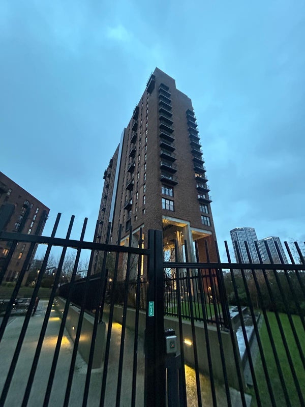 Flat Trinity Way in Salford