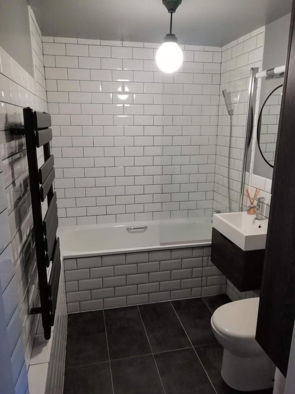 Flat Academia Way in Greater London