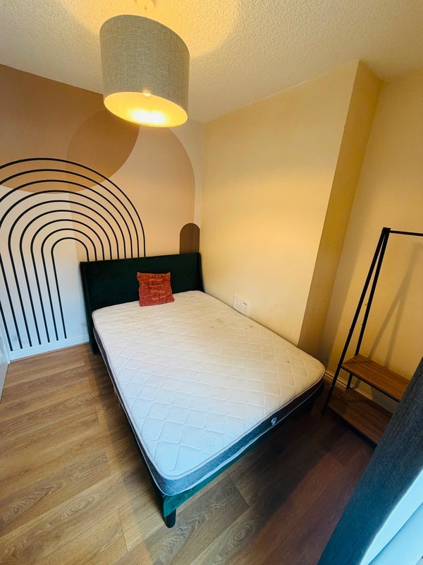 Room Chorley Road in Salford