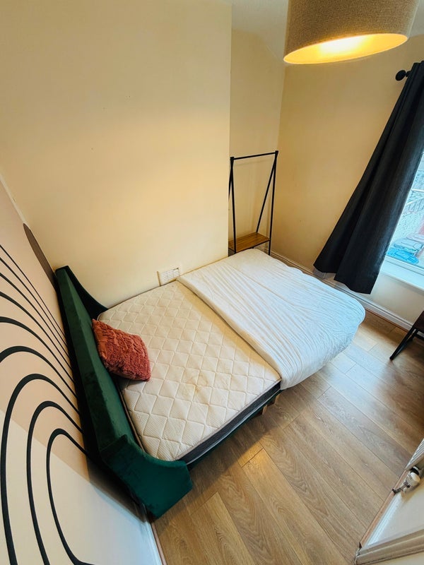 Room Chorley Road in Salford