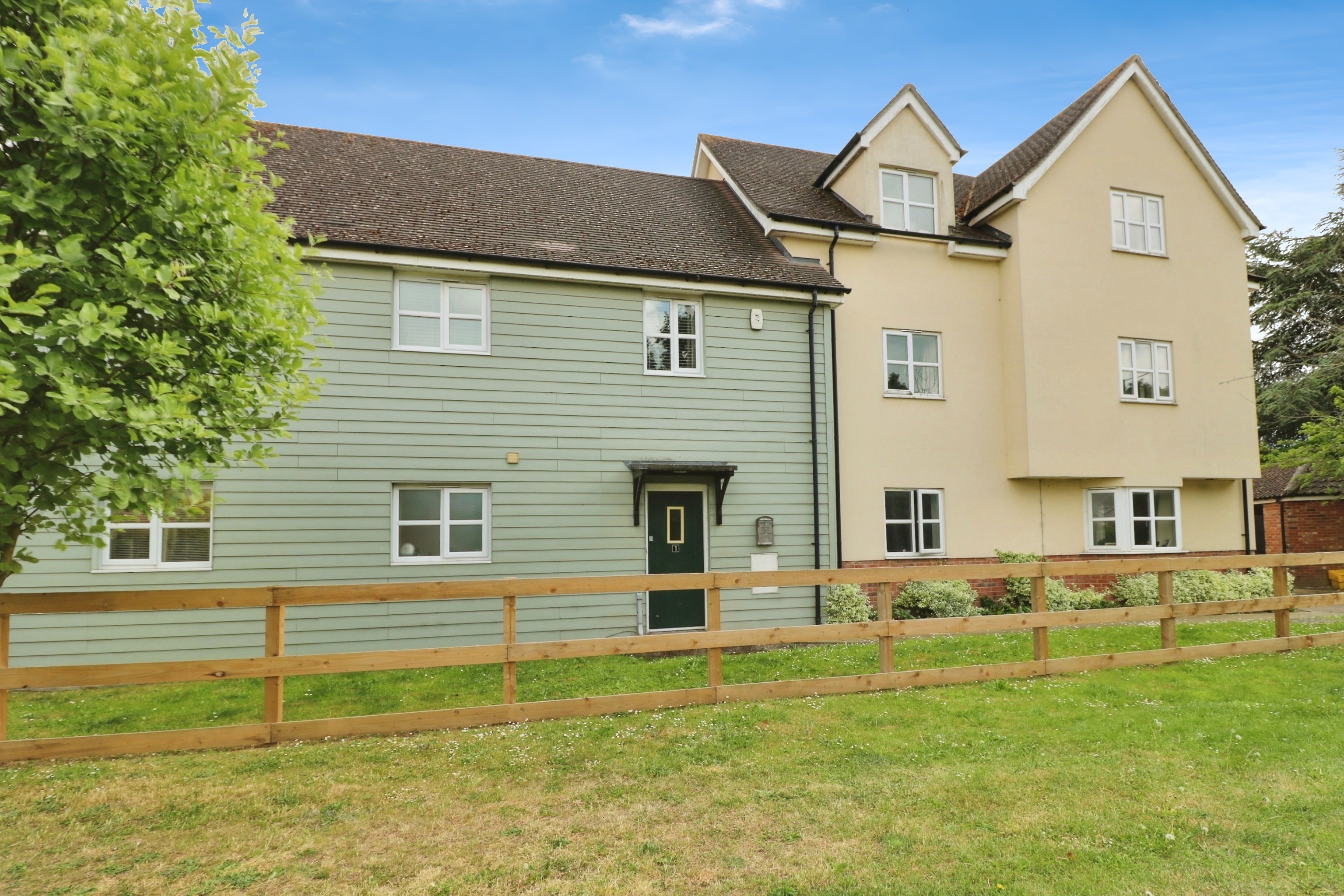 Flat Priory Road in Chelmsford