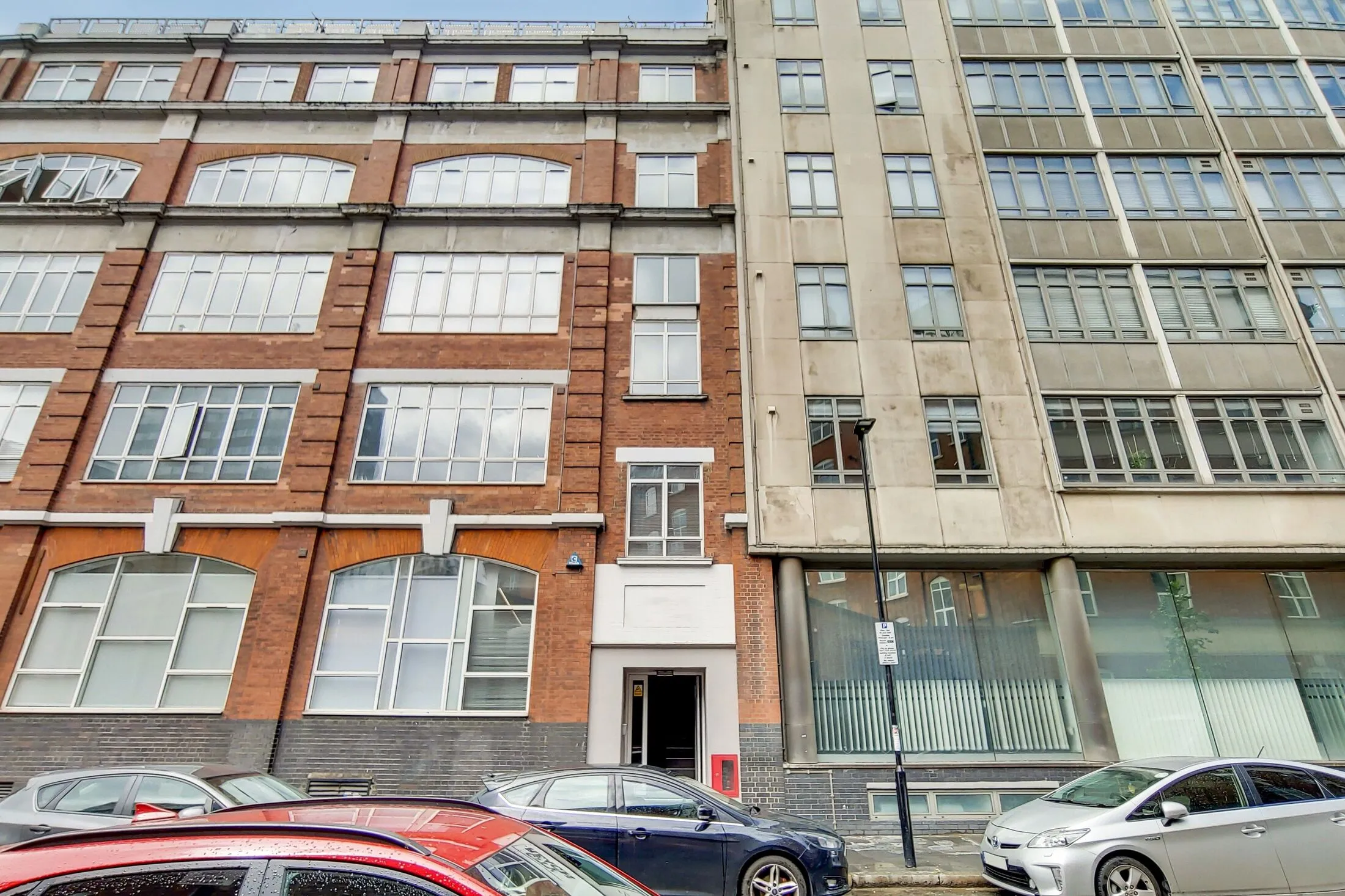 Flat Dingley Road in Greater London