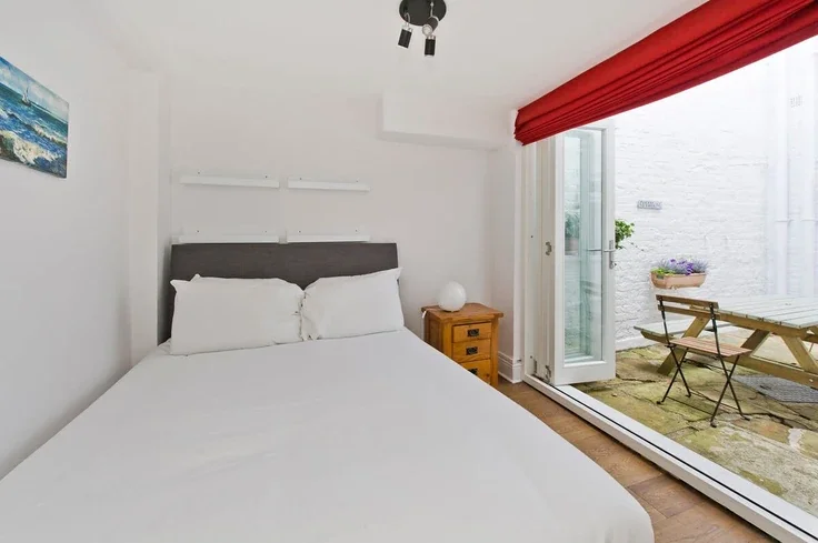 Flat Hugh Street in City of Westminster