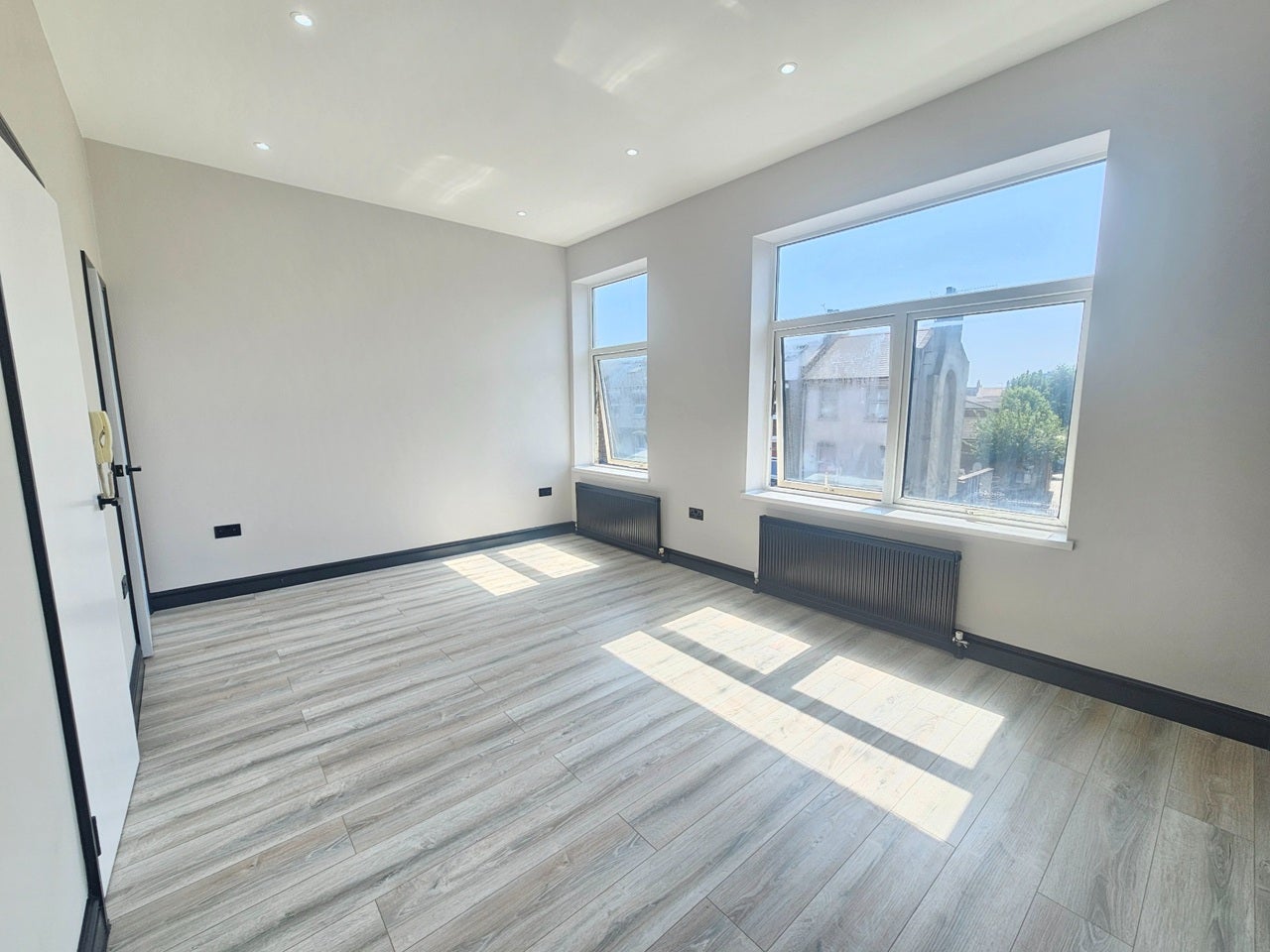 Flat Blackstock Road in Greater London