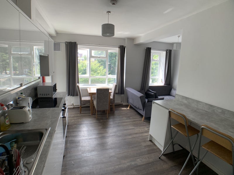 Room New North Road in Greater London