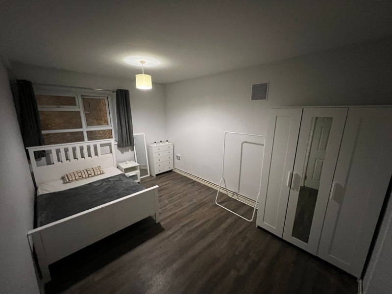Room New North Road in Greater London