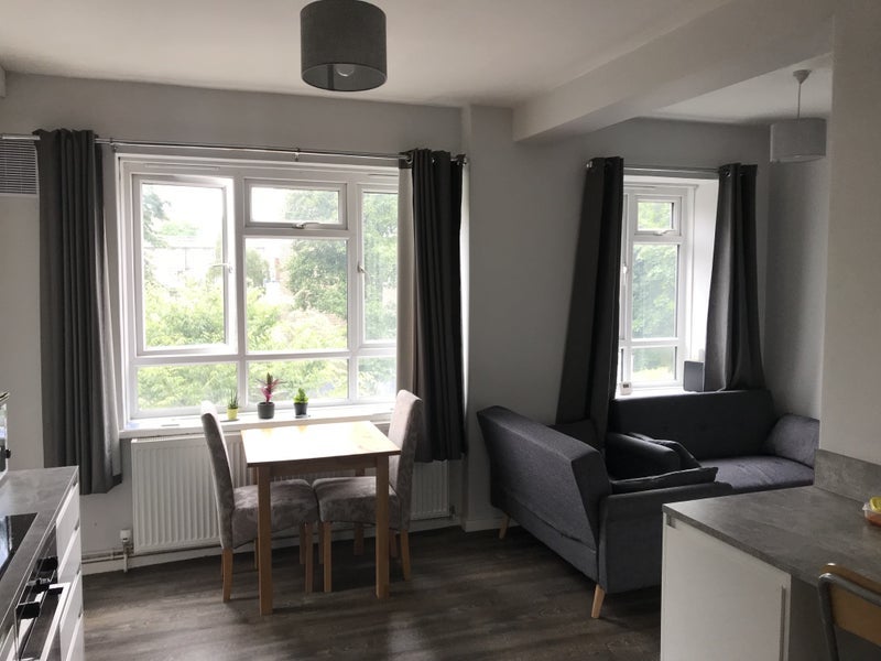 Room New North Road in Greater London