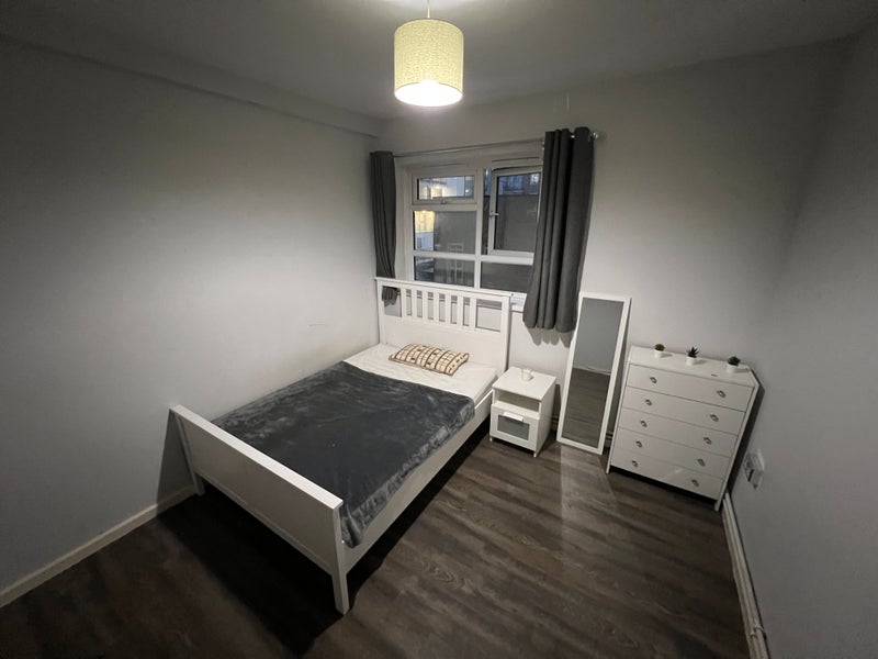 Room New North Road in Greater London