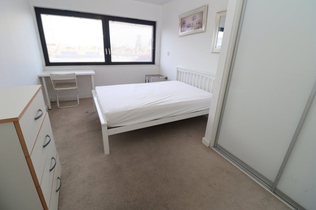 Room Globe Road in Greater London