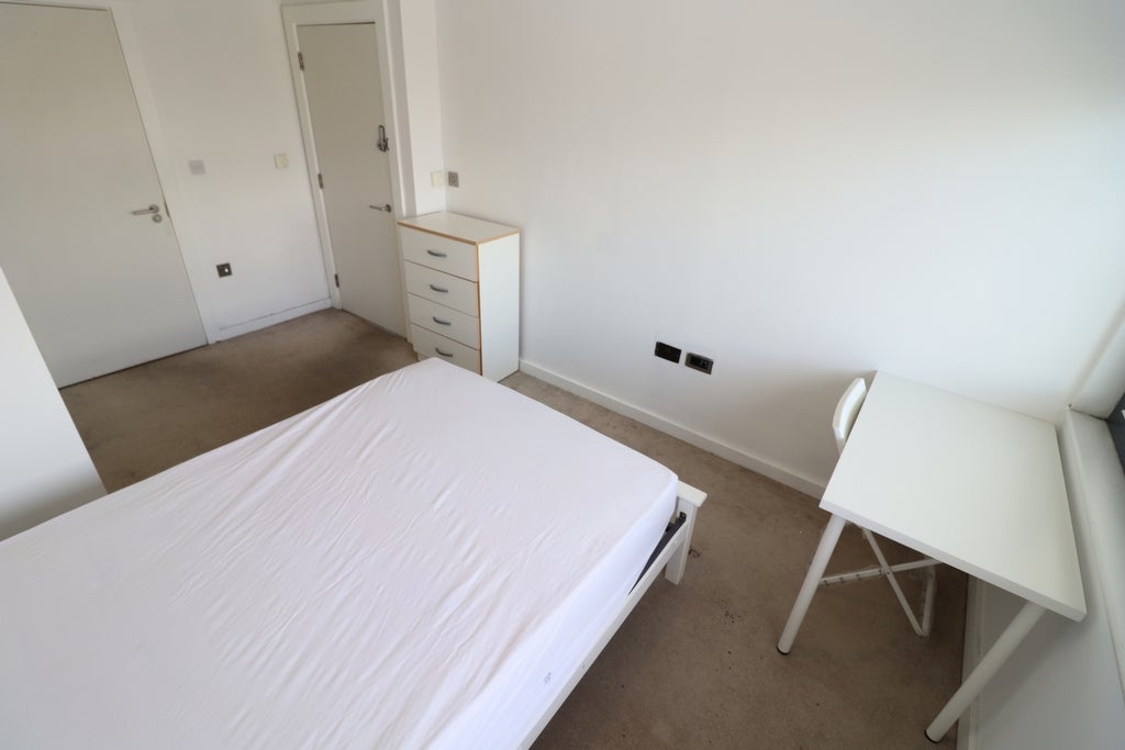 Room Globe Road in Greater London