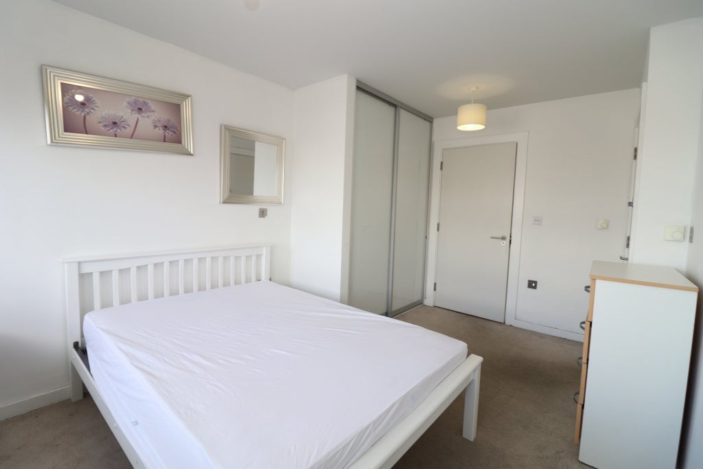 Room Globe Road in Greater London
