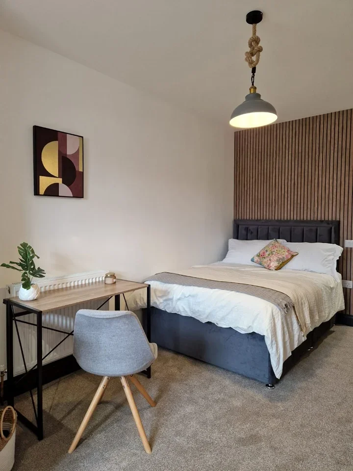 Room Manor Road in Rugby