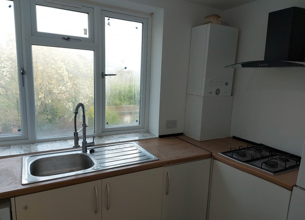 Flat Elthorne Way in Greater London