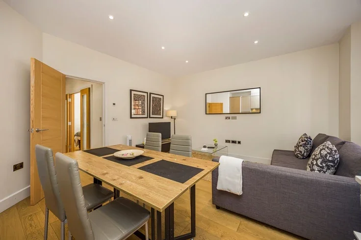 Flat Great Titchfield Street in City of Westminster