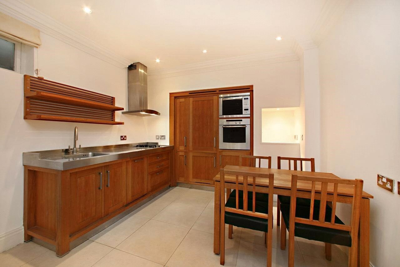 Flat Greencroft Gardens in Greater London