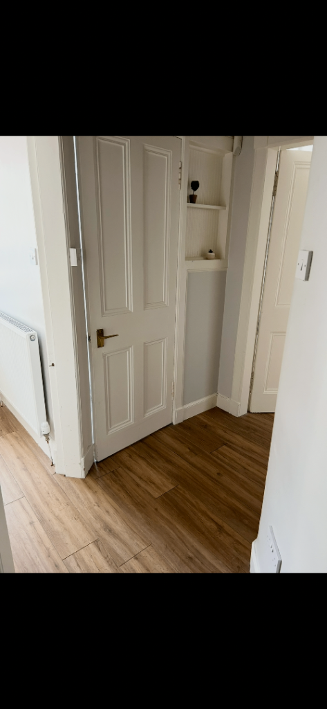 Flat Comely Bank Row in City of Edinburgh