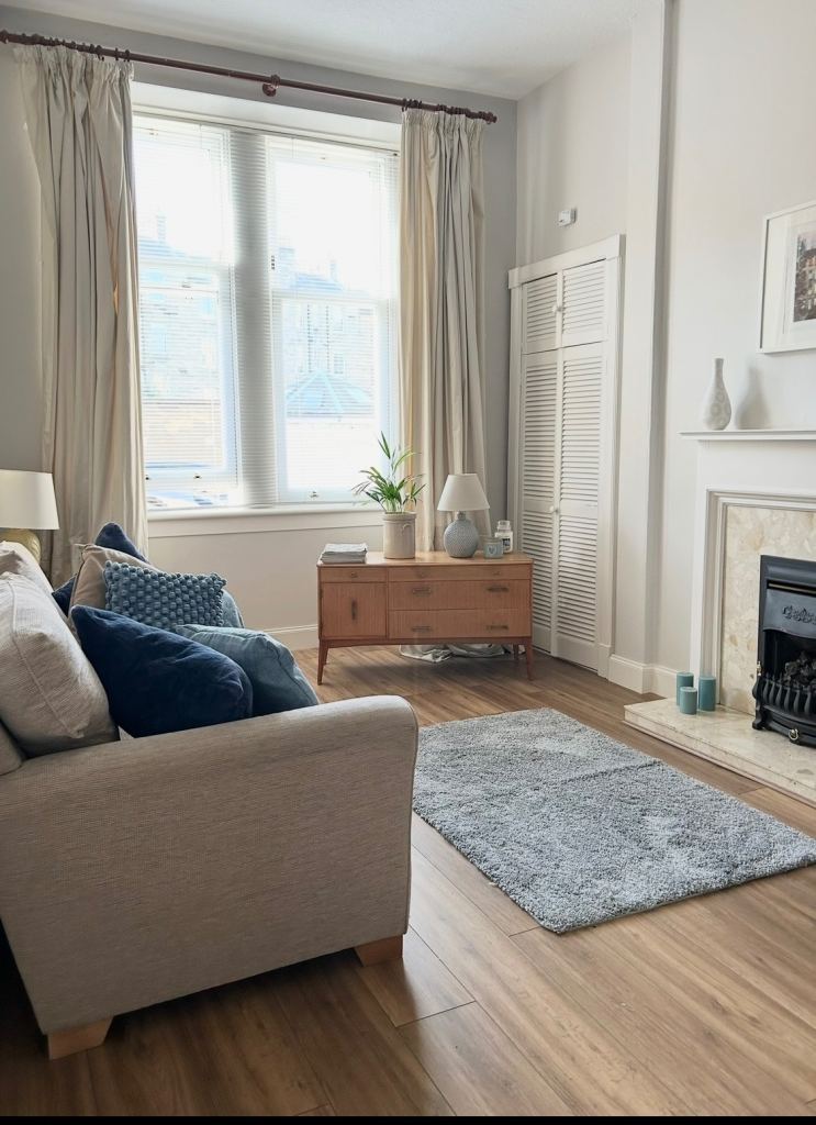 Flat Comely Bank Row in City of Edinburgh