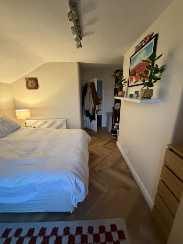 Room Shrubbery Road in Greater London