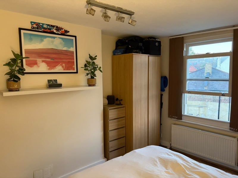 Room Shrubbery Road in Greater London