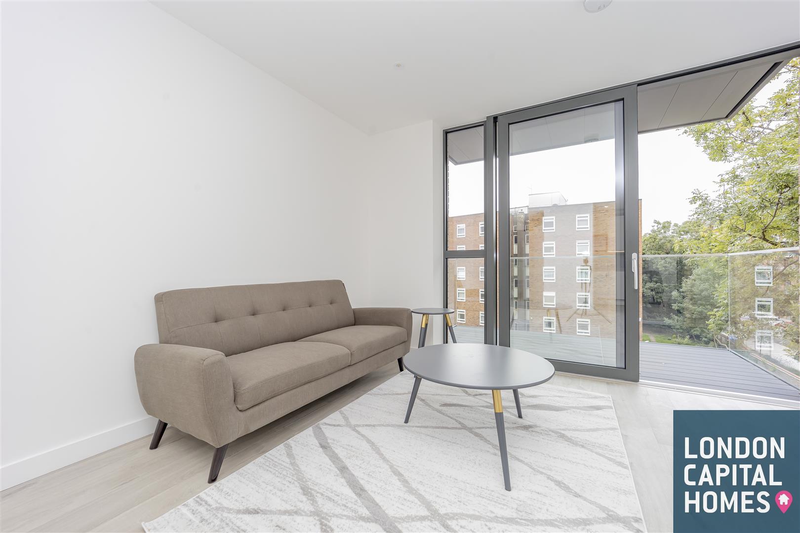 Flat Endymion Road in Greater London