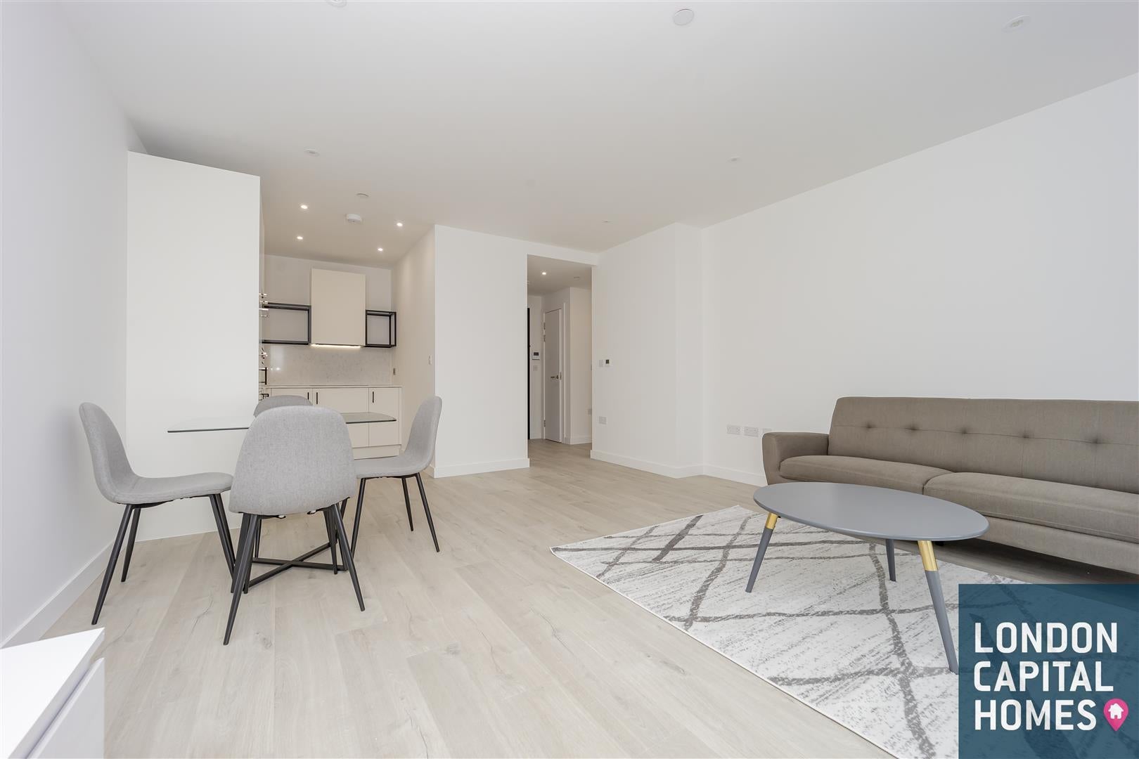 Flat Endymion Road in Greater London