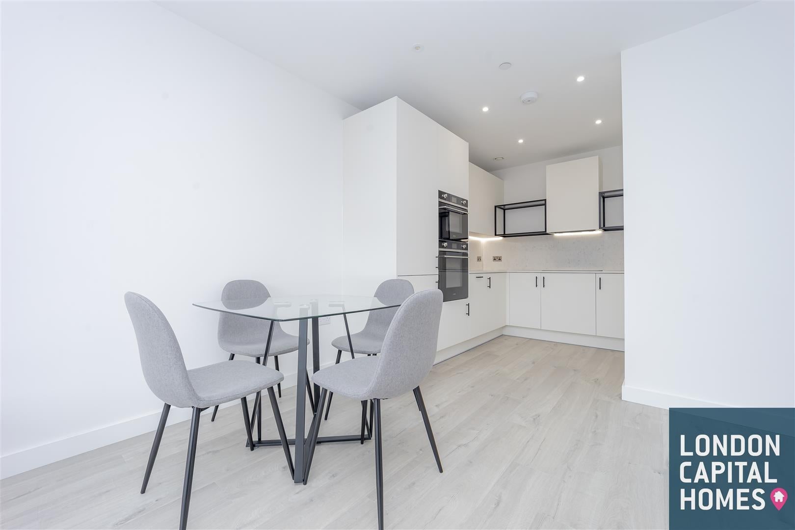 Flat Endymion Road in Greater London