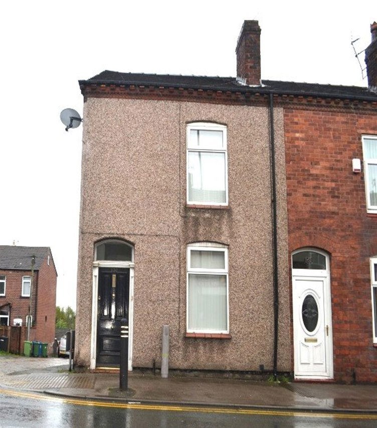 House Manchester Road in Manchester