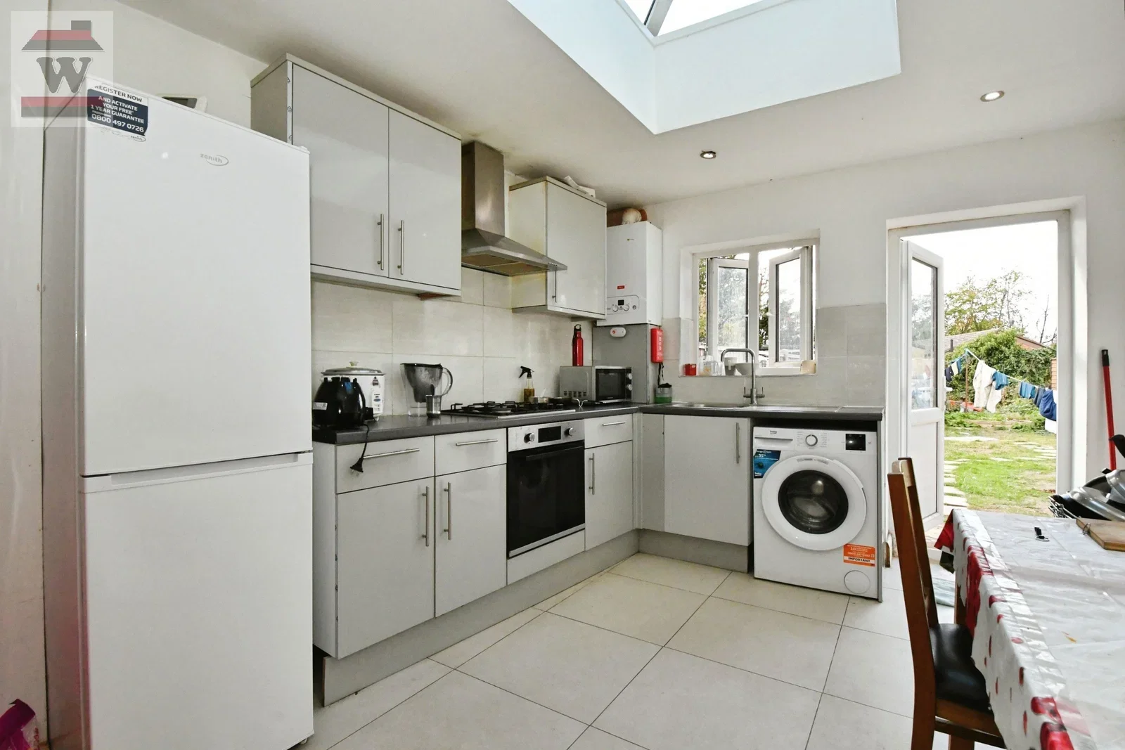 Flat Spring Grove Crescent in Greater London