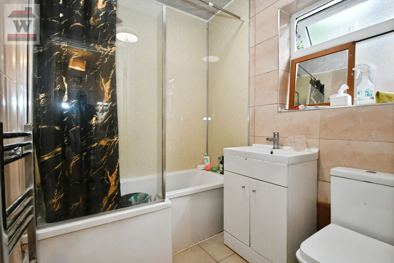 Flat Spring Grove Crescent in Greater London