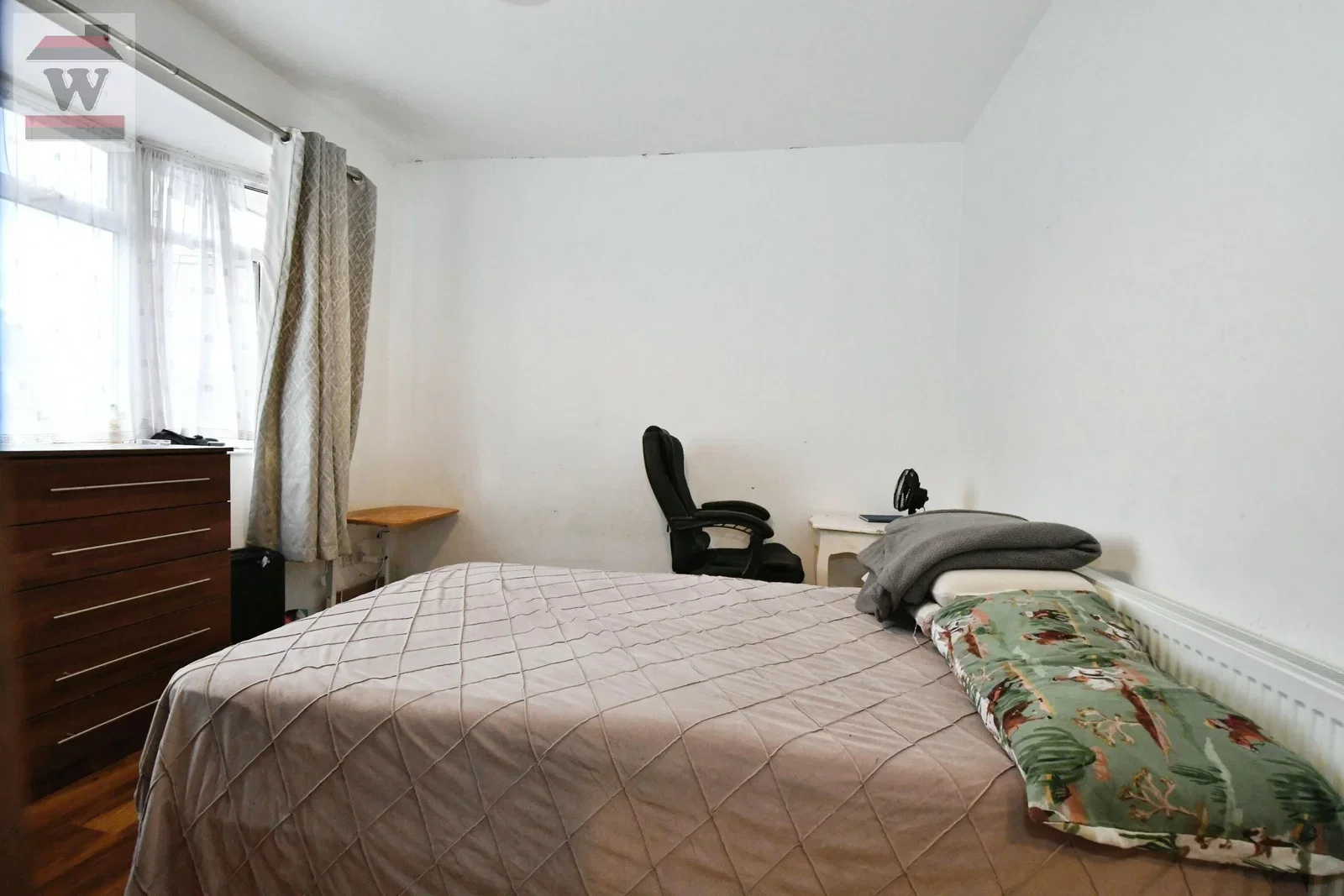 Flat Spring Grove Crescent in Greater London