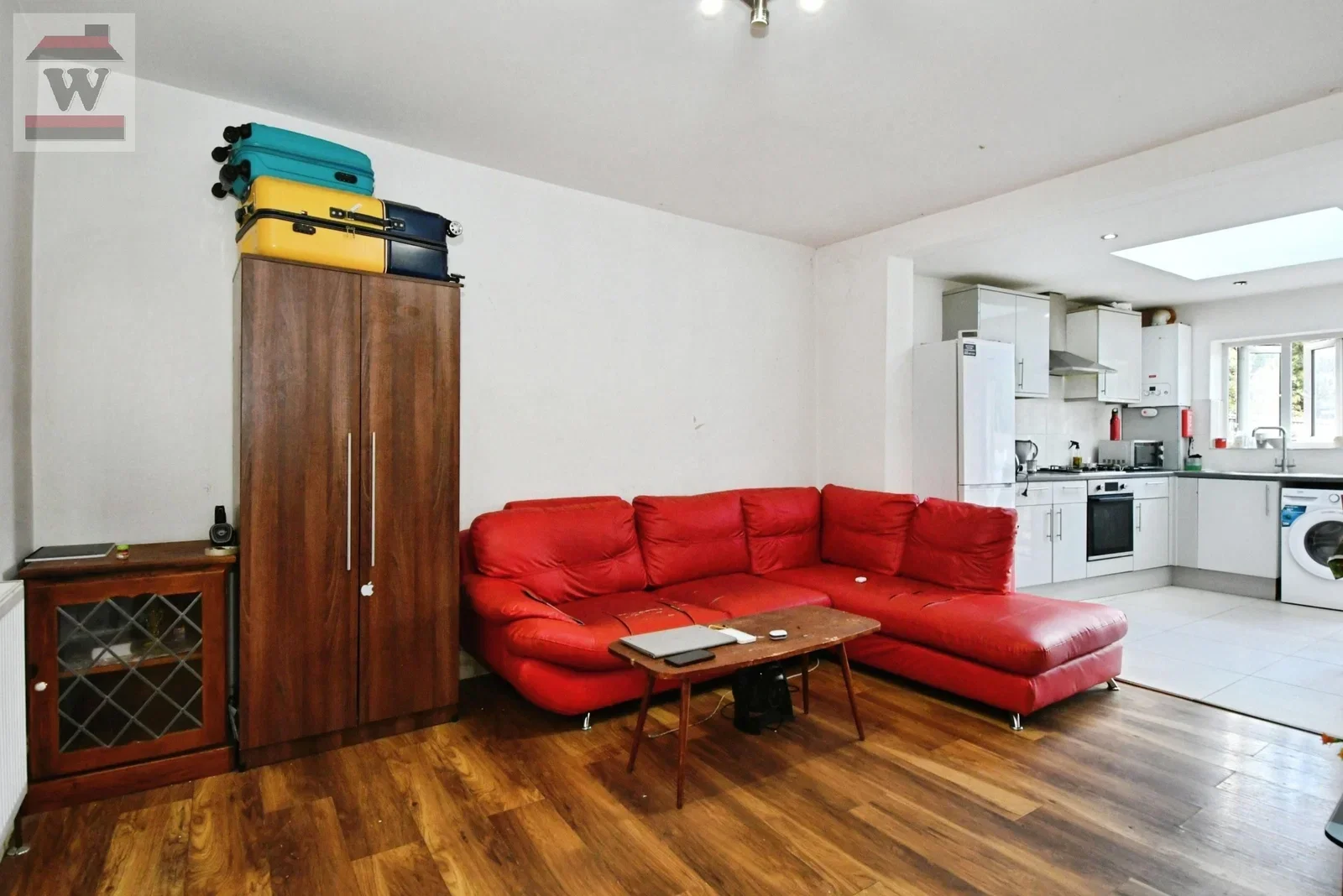 Flat Spring Grove Crescent in Greater London