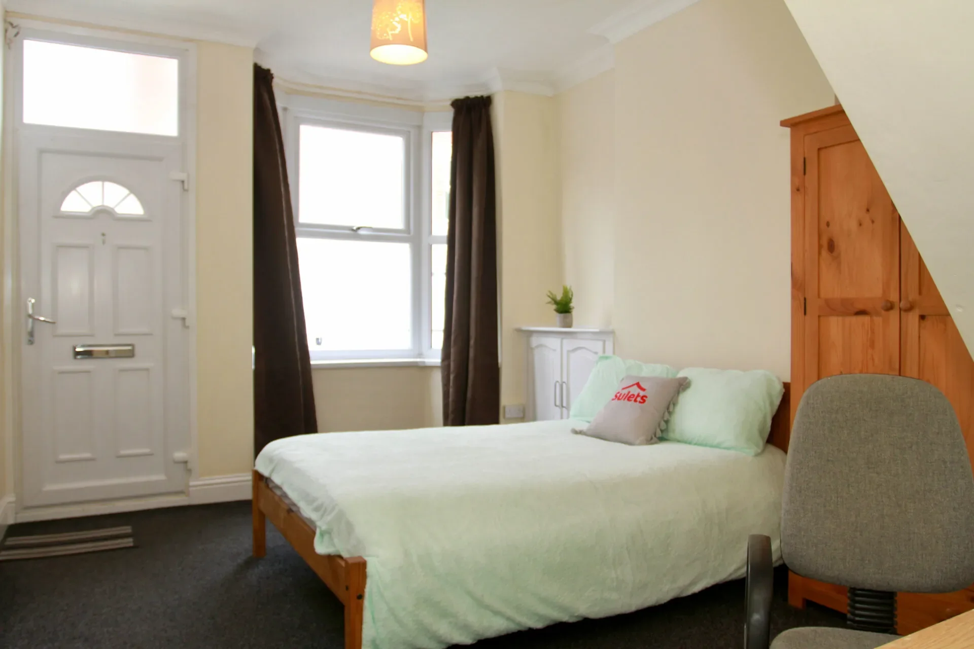 Room St Leonards Road in Leicester