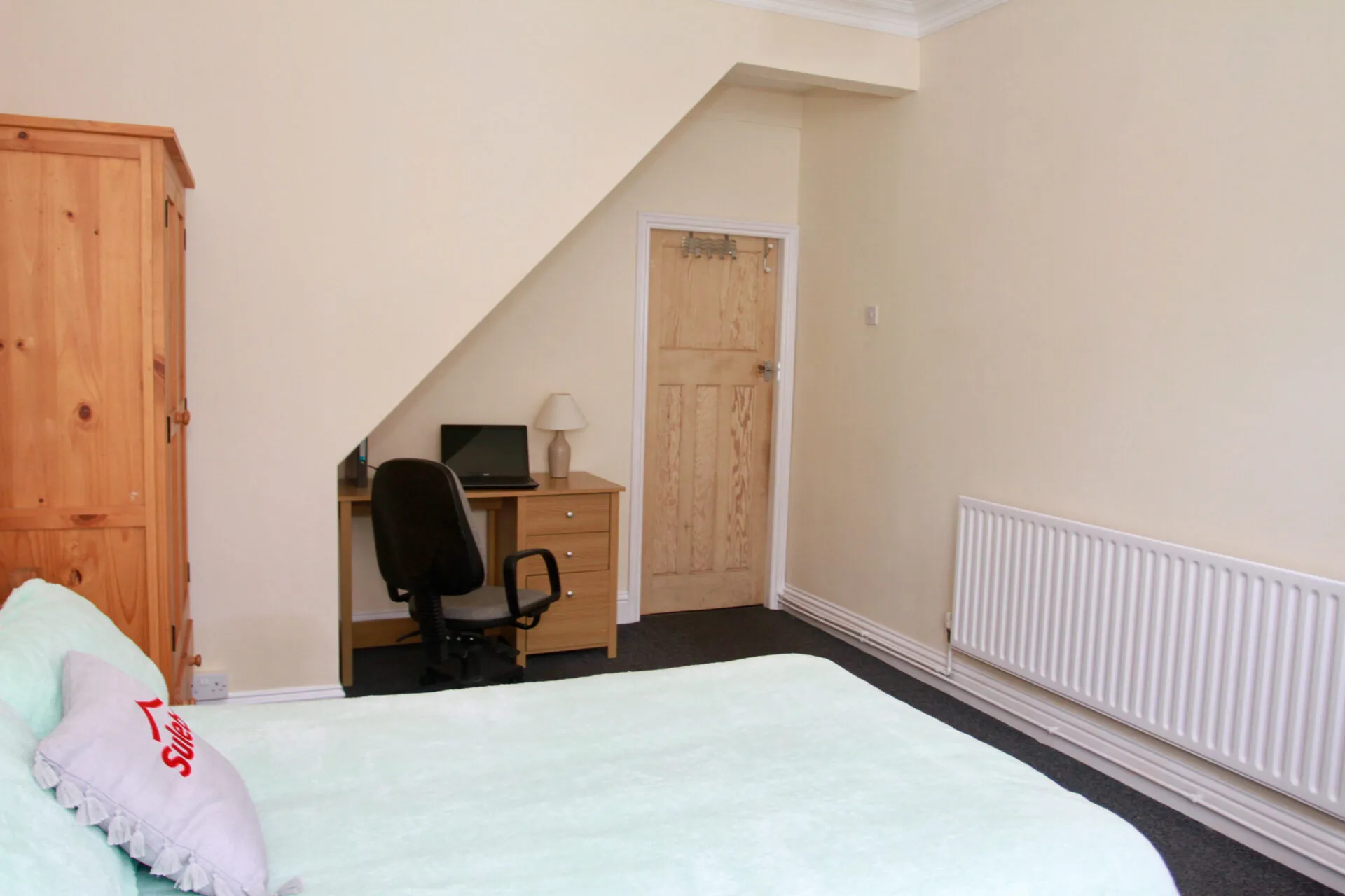 Room St Leonards Road in Leicester