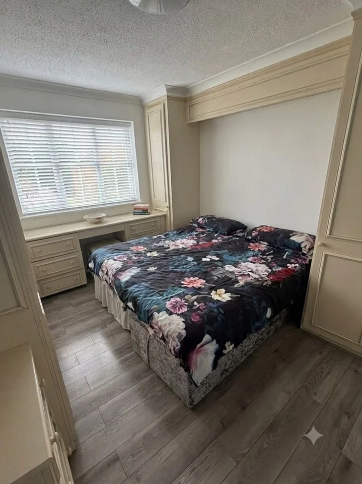Room Peel Place in Greater London