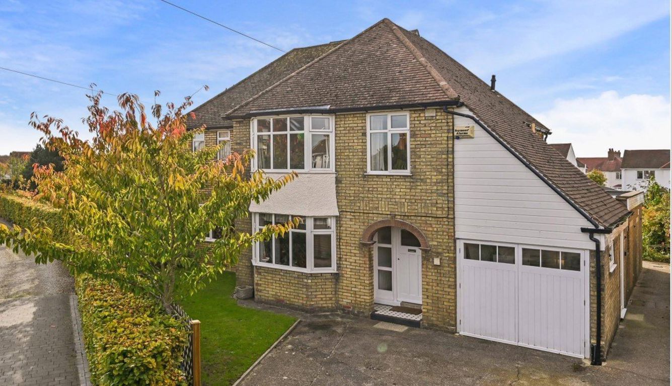 House Brabourne Gardens in Folkestone and Hythe District