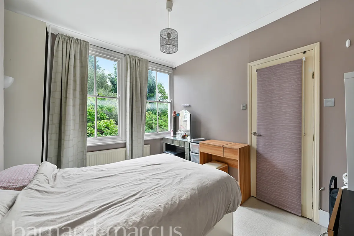 Flat Lavender Gardens in Greater London