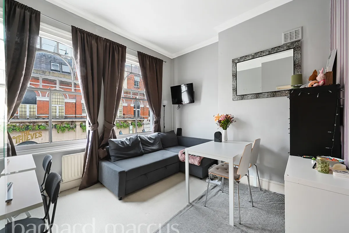 Flat Lavender Gardens in Greater London